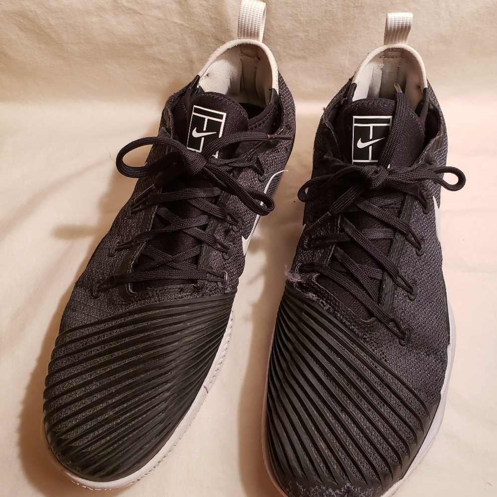 Nike mens sport tennis sneakers - black